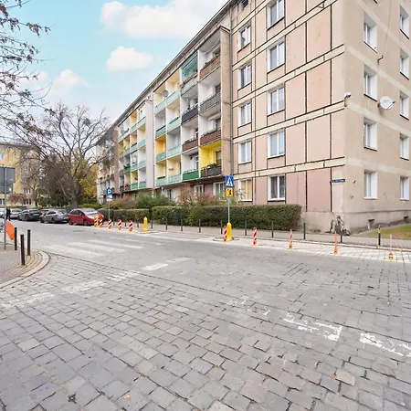 Pawlowa Stylish With Balcony & Office By Renters