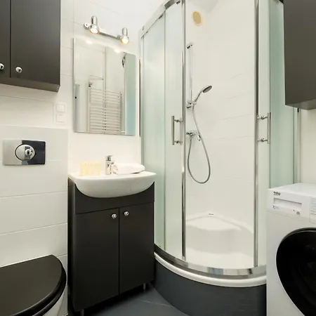 Pawlowa Stylish With Balcony & Office By Renters Apartmán